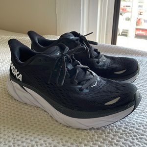 HOKA Clifton 8 Women’s 6 Black & White sneaker
